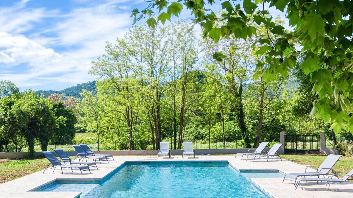 Besse-sur-Issole House | Nice apartment in villa for 4 people with pool, WIFI, TV, terrace and parking