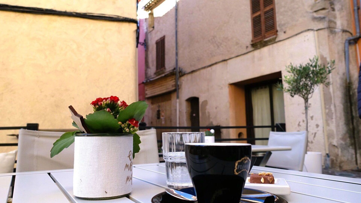 La Rouviere Apartment | Nice apartment for 6 guests with A/C, pool, WIFI, TV, patio, pets allowed and parking