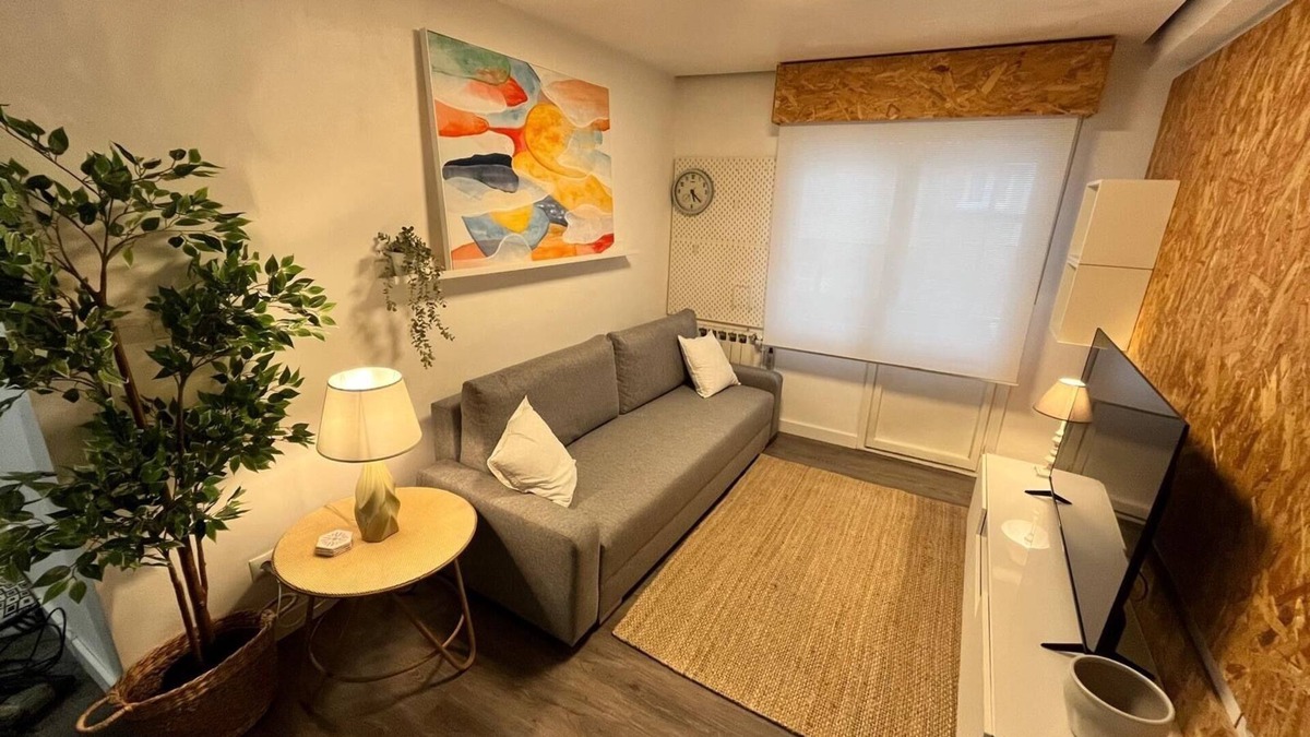 Las Campas y San Claudio Condo | Nice apartment 7 minutes from downtown and from the bus and train stations.