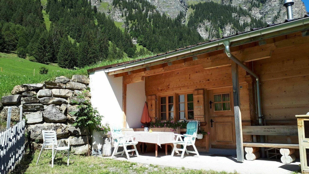 Gsteig Apartment | Nice apartment for 6 guests with pets allowed and parking