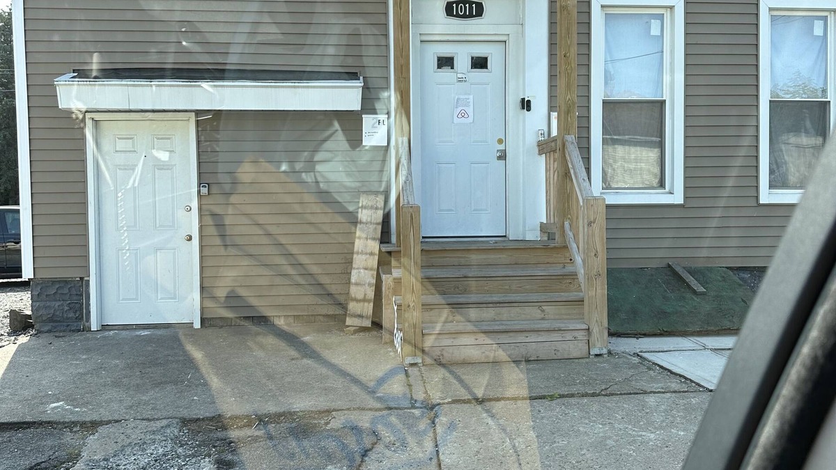 Utica Apartment | Nice Apartment Downtown UticanSecond floor located close night club Varick st