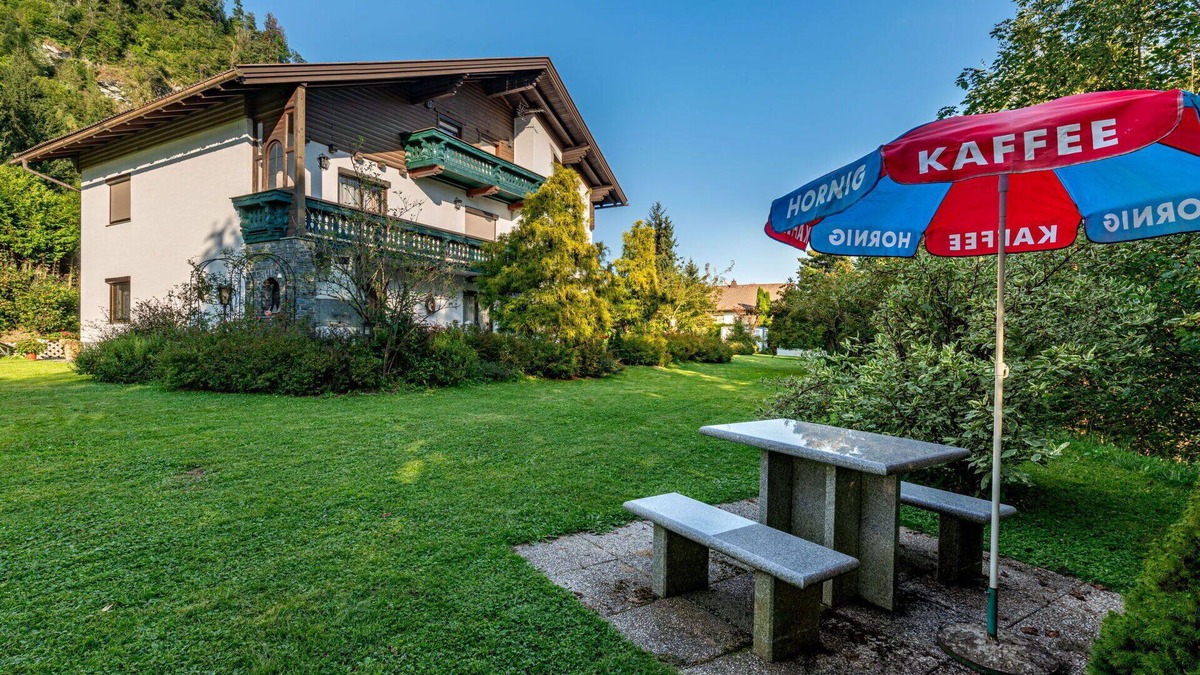 Agsdorf Apartment | Nice apartment for 4 guests with WIFI, TV, patio, pets allowed and parking