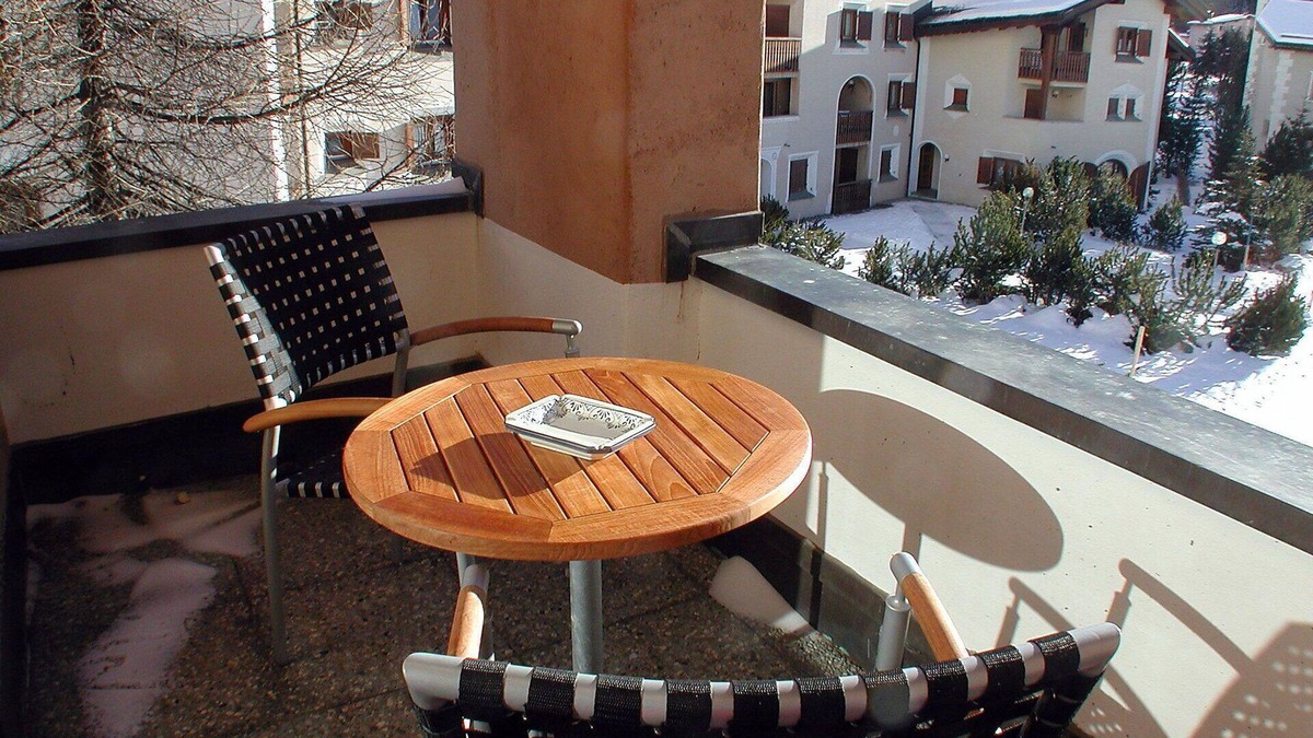 Sils-Maria Apartment | Nice apartment for 6 guests with WIFI, TV, balcony, pets allowed and parking