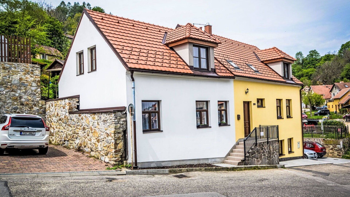 Cesky Krumlov Apartment | Nice apartment for 5 people with WIFI, patio and pets allowed