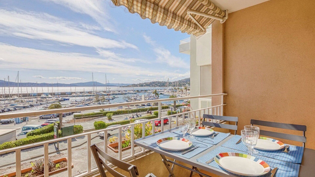 Sainte-Maxime City Centre Apartment | Nice apartment for 4 guests with WIFI, TV, terrace and pets allowed