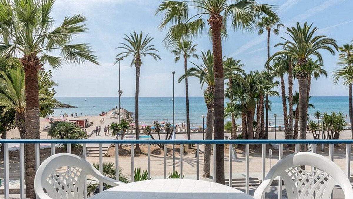 Sitges Town Center Apartment | Nice apartment facing the beach in the center of Sitges fully equipped