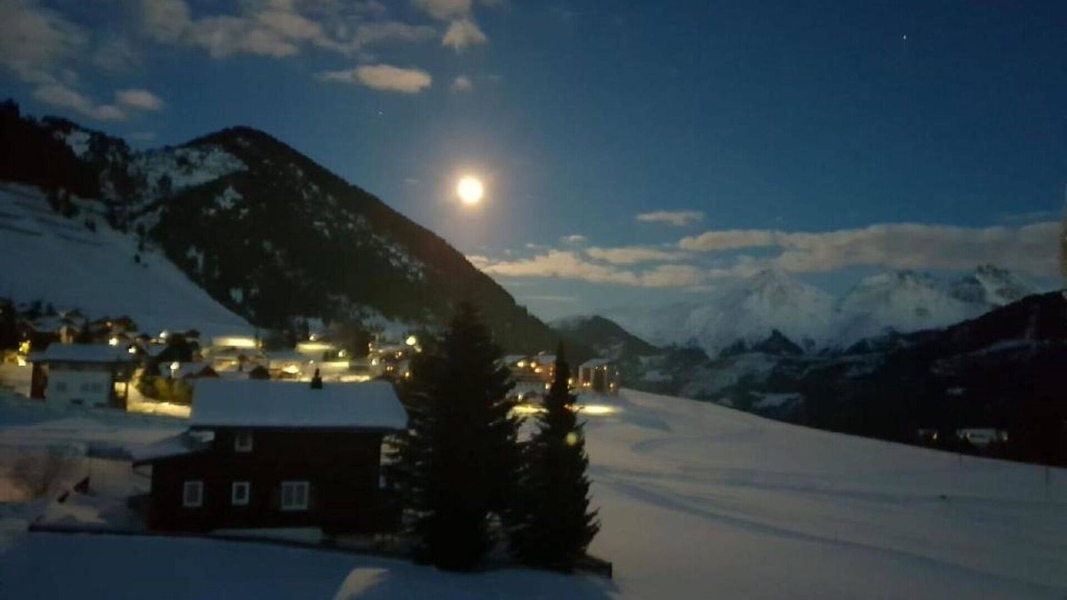 Sedrun Apartment | Nice apartment for 2 guests with TV, balcony and parking