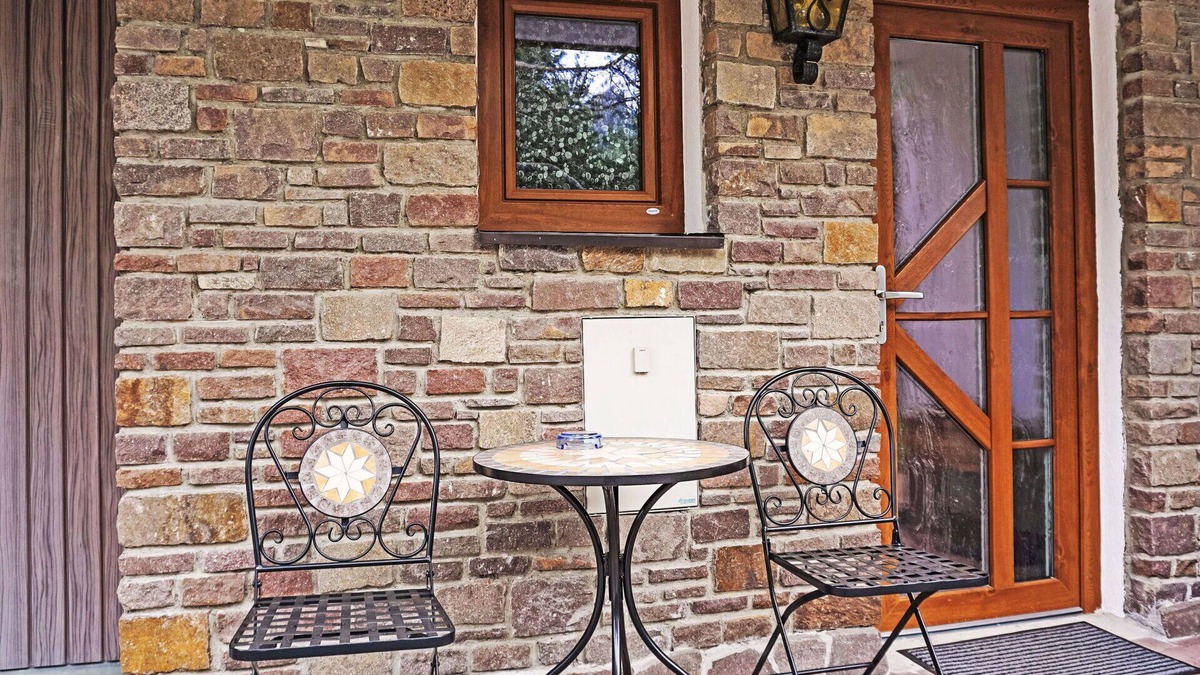 Imst Apartment | Nice apartment for 2 guests with WIFI, TV, patio and parking