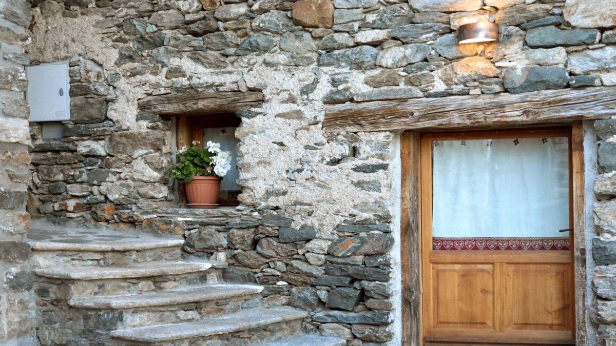 Arvier Apartment | Nice apartment for 2 people with TV, patio and parking