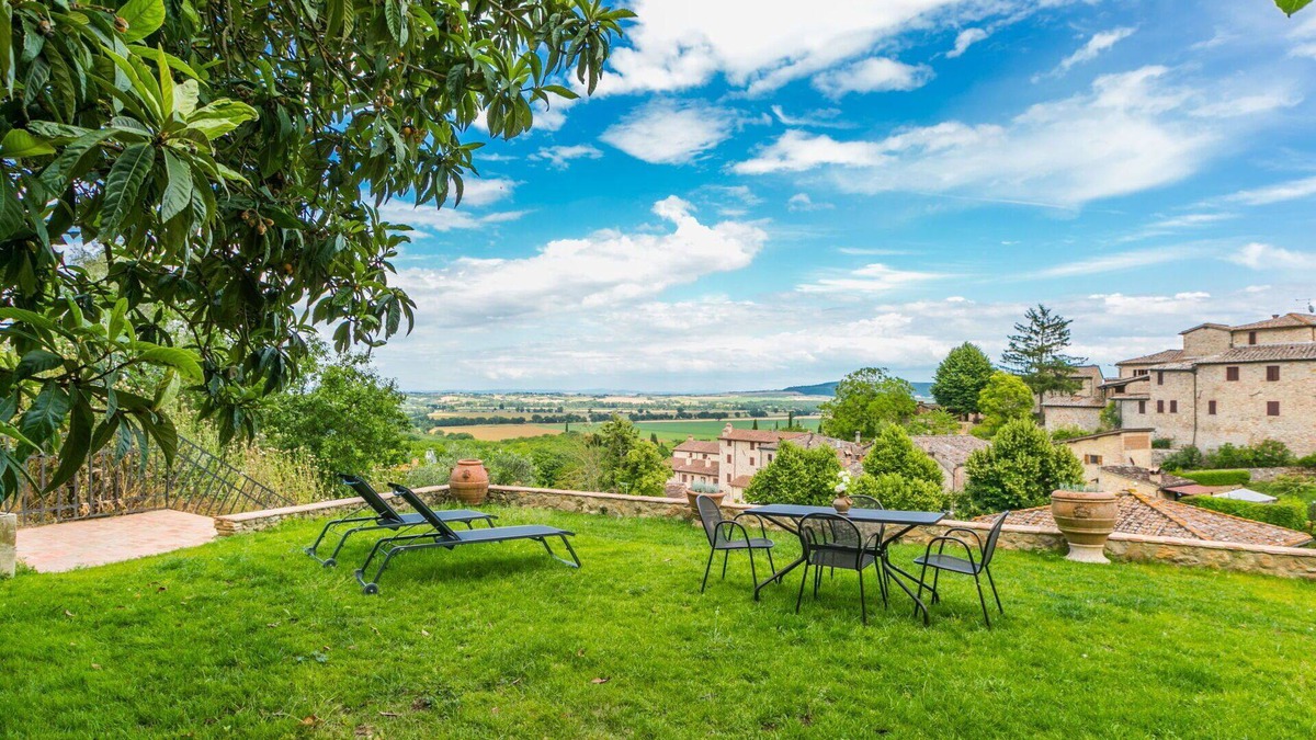 Stigliano Apartment | Nice apartment for 3 people with WIFI, TV, patio, pets allowed, panoramic view and parking