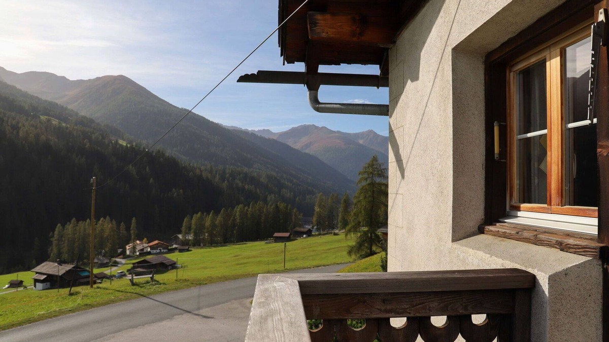 Frauenkirch Apartment | Nice apartment for 3 people with WIFI, TV, terrace, panoramic view and parking