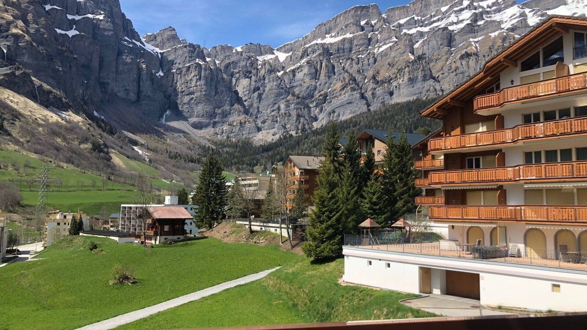 Leukerbad Apartment | Nice apartment for 4 guests with WIFI, TV, balcony, pets allowed and panoramic view