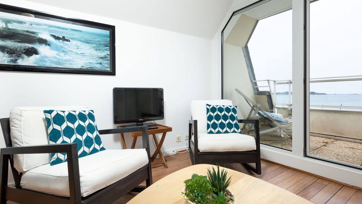 Lancieux Apartment | Nice apartment for 4 people with WIFI, balcony and parking