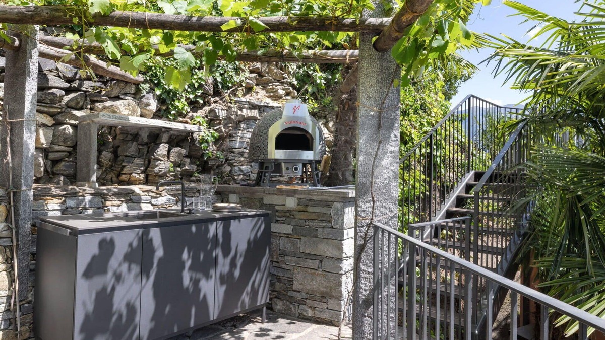 Locarno Apartment | Nice apartment for 4 guests with WIFI, A/C, TV, patio and panoramic view
