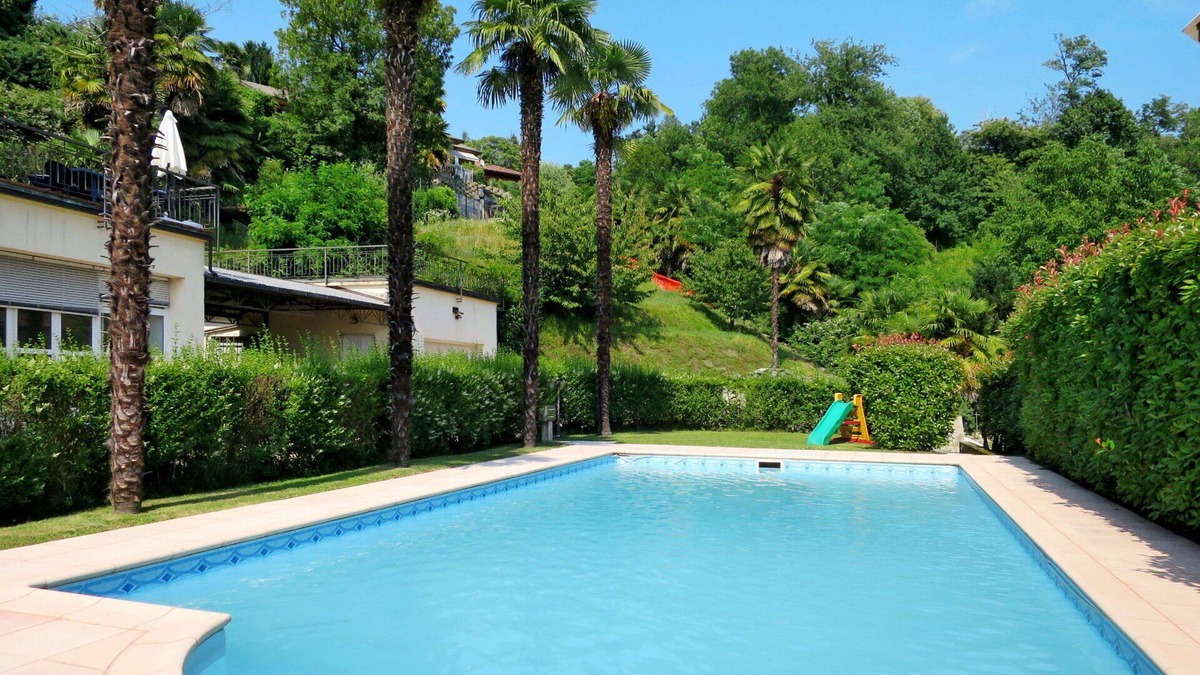 Luino Apartment | Nice apartment for 4 guests with WIFI, pool, TV, balcony and parking