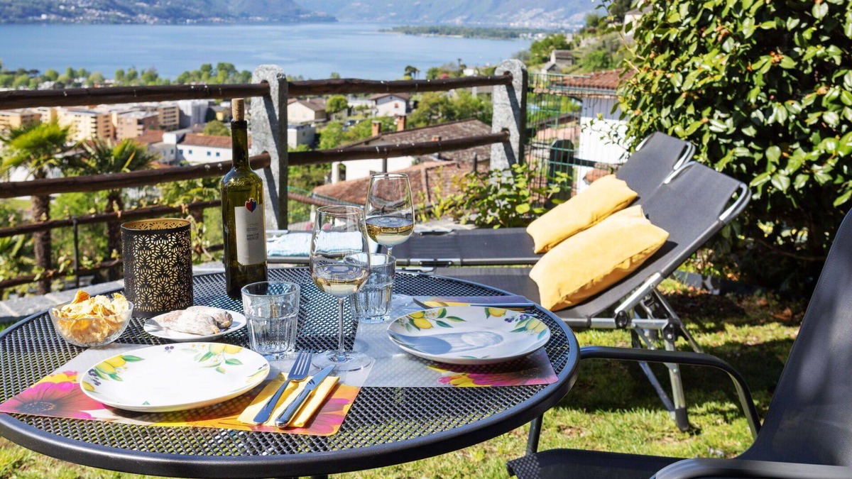 Gordola Apartment | Nice apartment for 4 people with WIFI, private pool, TV, patio, panoramic view and parking