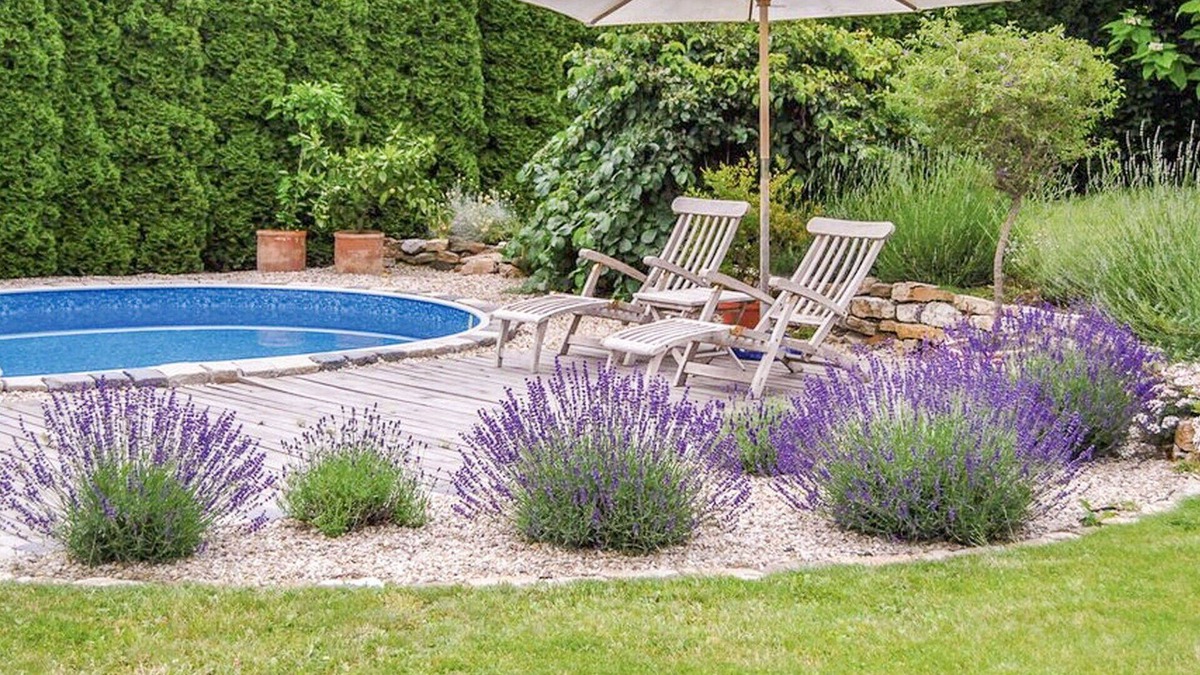 Lukavice Apartment | Nice apartment for 4 people with pool, WIFI, patio and parking
