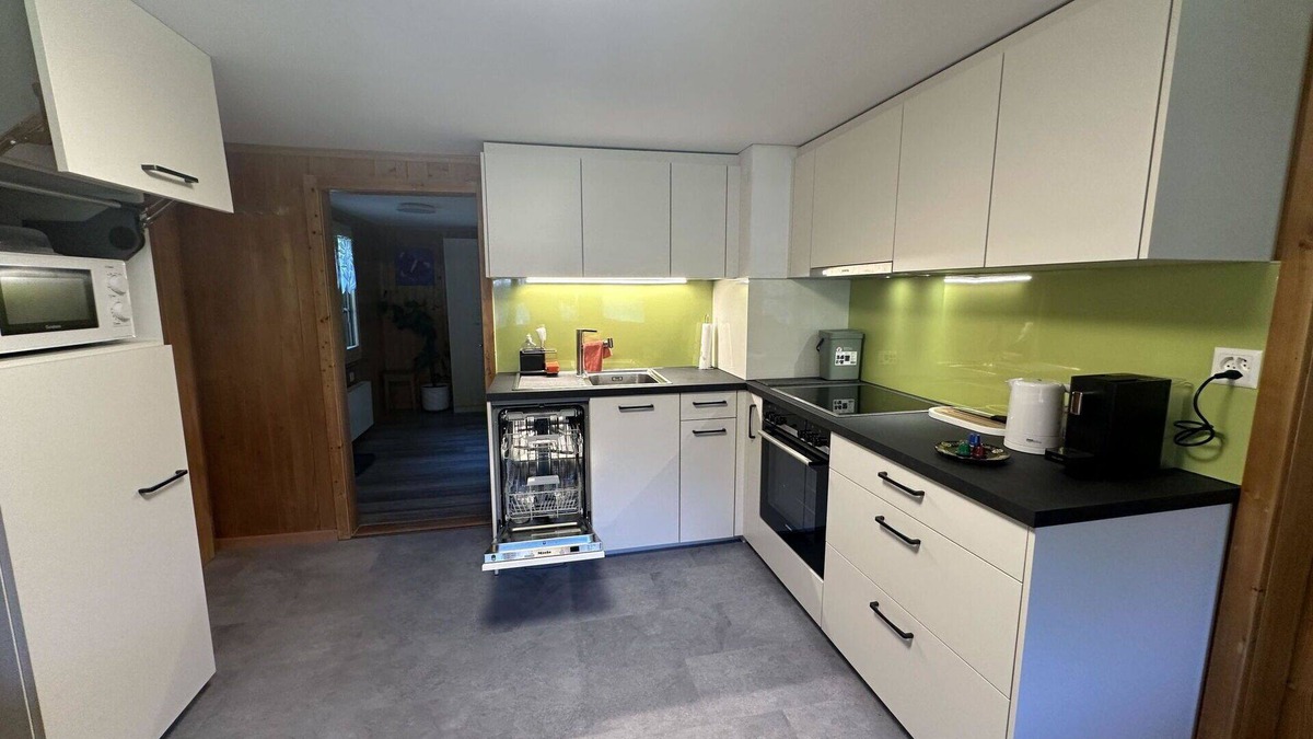 Frutigen Apartment | Nice apartment for 5 guests with TV and balcony
