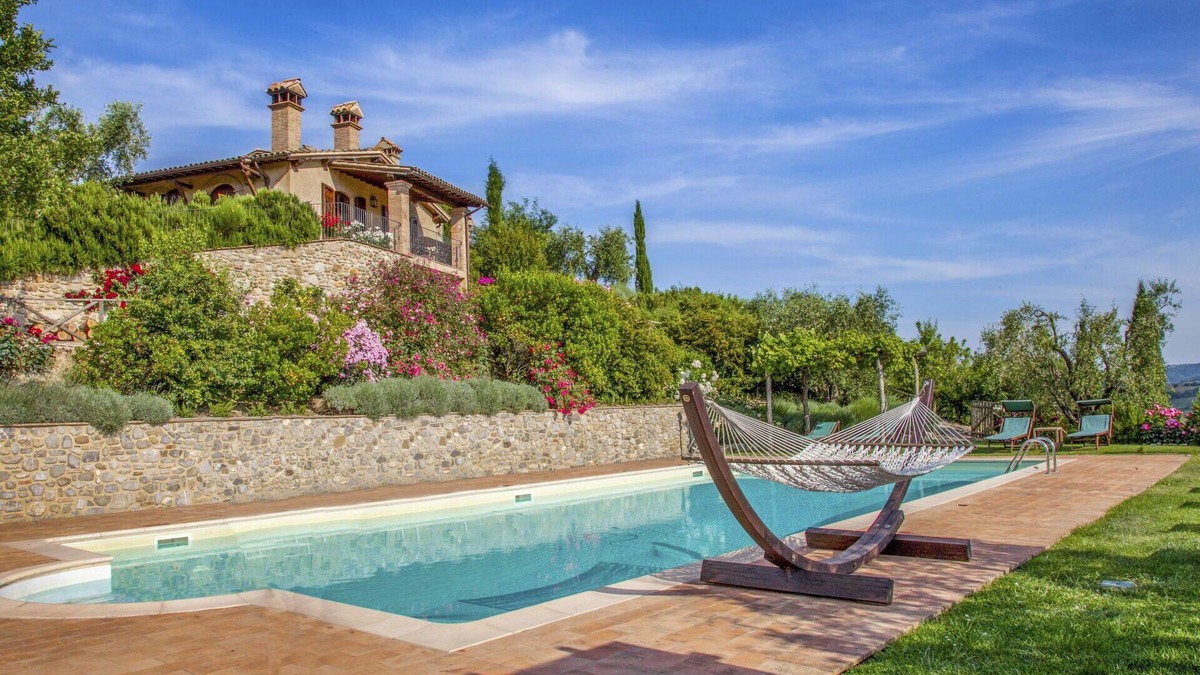 Allerona Apartment | Nice apartment for 6 guests with WIFI, pool, TV, patio, pets allowed, panoramic view and parking