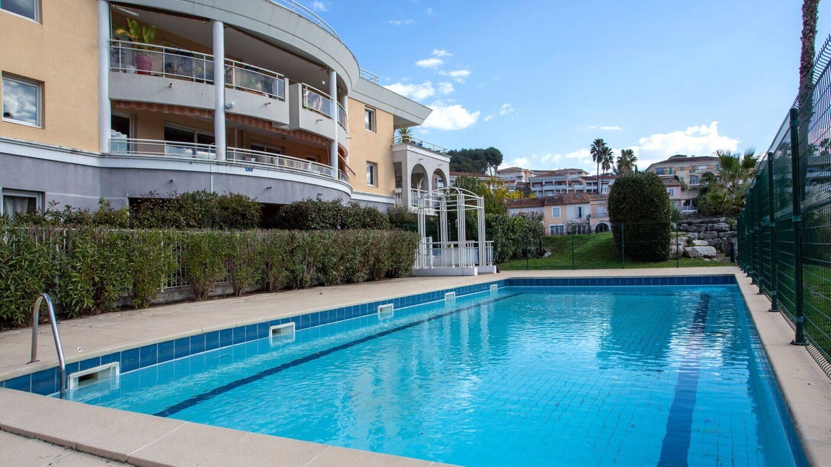 Le Cannet Apartment | Nice apartment for 6 guests with A/C, WIFI, pool, TV and terrace