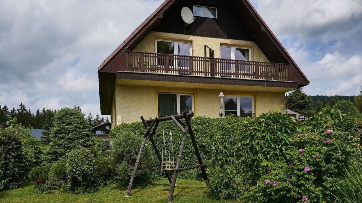 Harrachov Apartment | Nice apartment for 8 guests with private pool, WIFI, TV, patio, pets allowed and parking