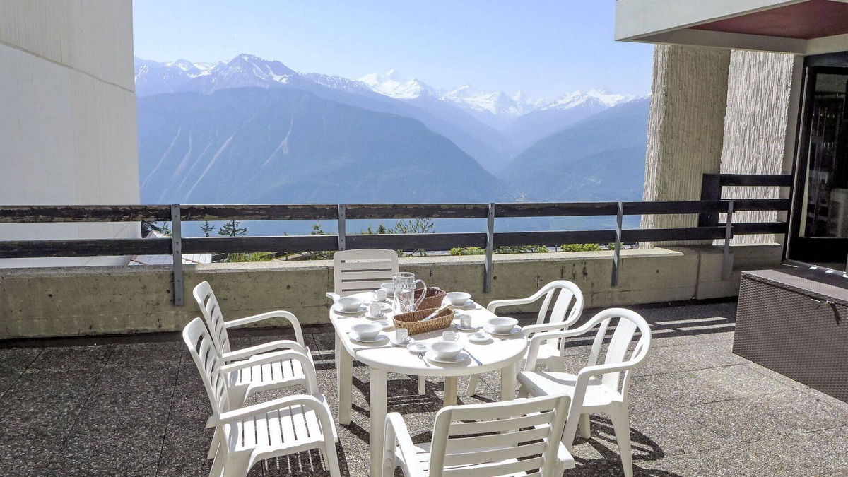 Crans-Montana Apartment | Nice apartment for 8 guests with WIFI, TV, terrace and parking