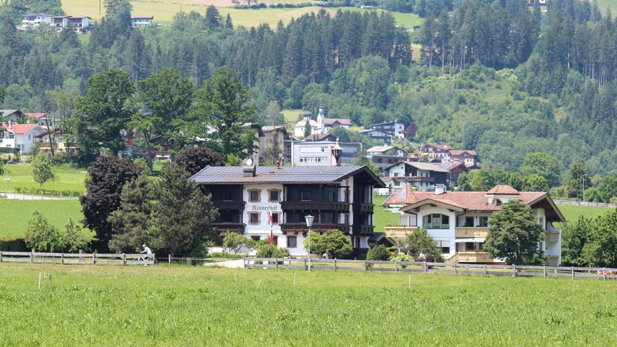 Kapfing Apartment | Nice apartment for 4 guests with WIFI, TV, balcony, pets allowed, panoramic view and parking