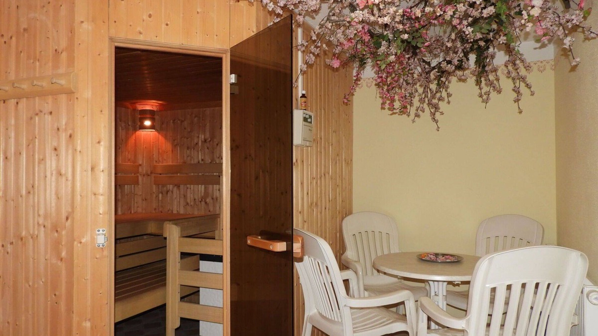 Spiss Apartment | Nice apartment for 6 guests with WIFI, TV, patio and parking