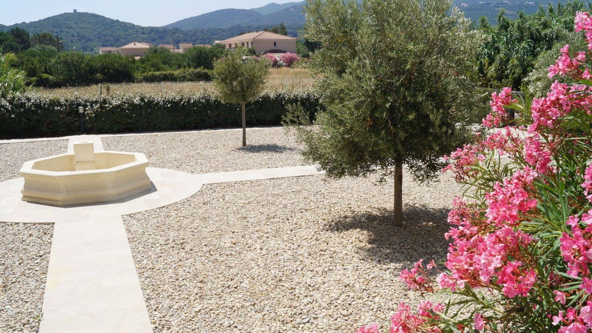 Macinaggio Apartment | Nice apartment for 4 guests with A/C, TV, terrace, pets allowed and parking