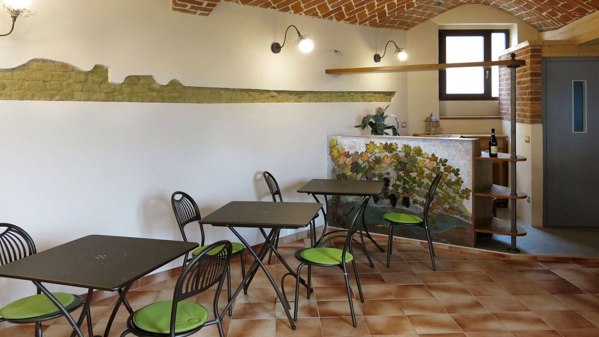 Cossombrato Apartment | Nice apartment for 9 people with WIFI, pool, TV, patio, pets allowed and parking