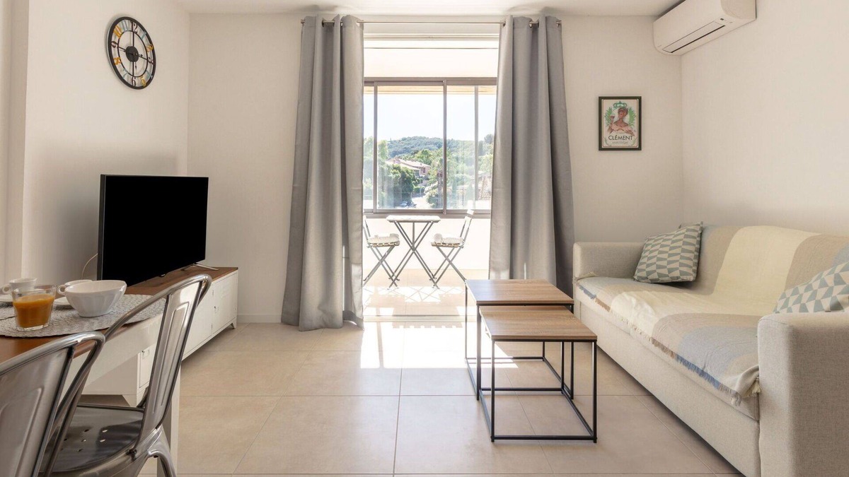 La Croix-Valmer Apartment | Nice apartment for 4 people with A/C, WIFI, TV and balcony
