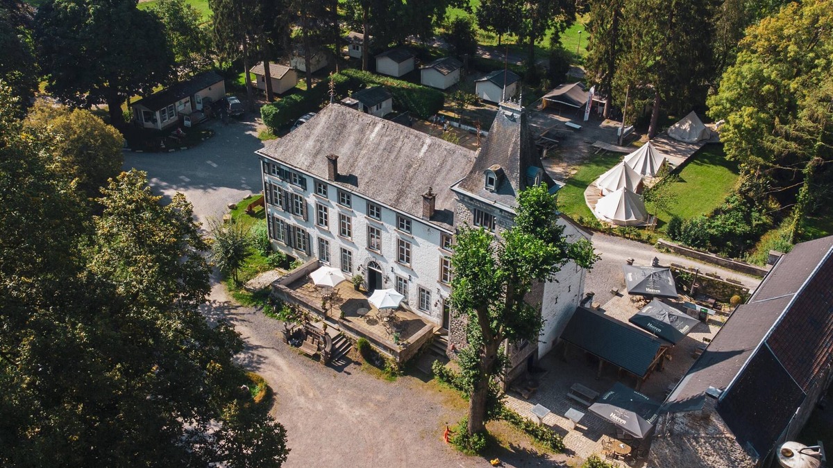 Aywaille Apartment | Nice apartment in a castle with terrace