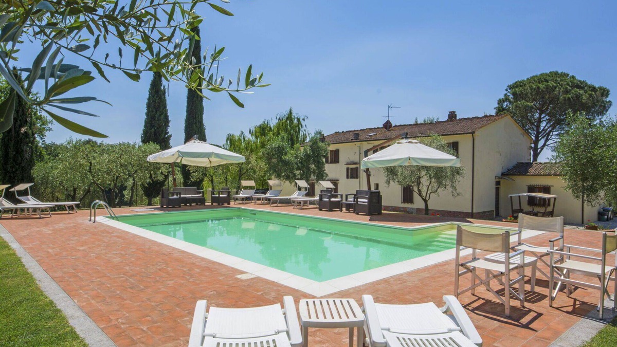 Lamporecchio Villa | Nice apartment in villa for 14 guests with WIFI, private pool, TV, balcony, pets allowed and par.