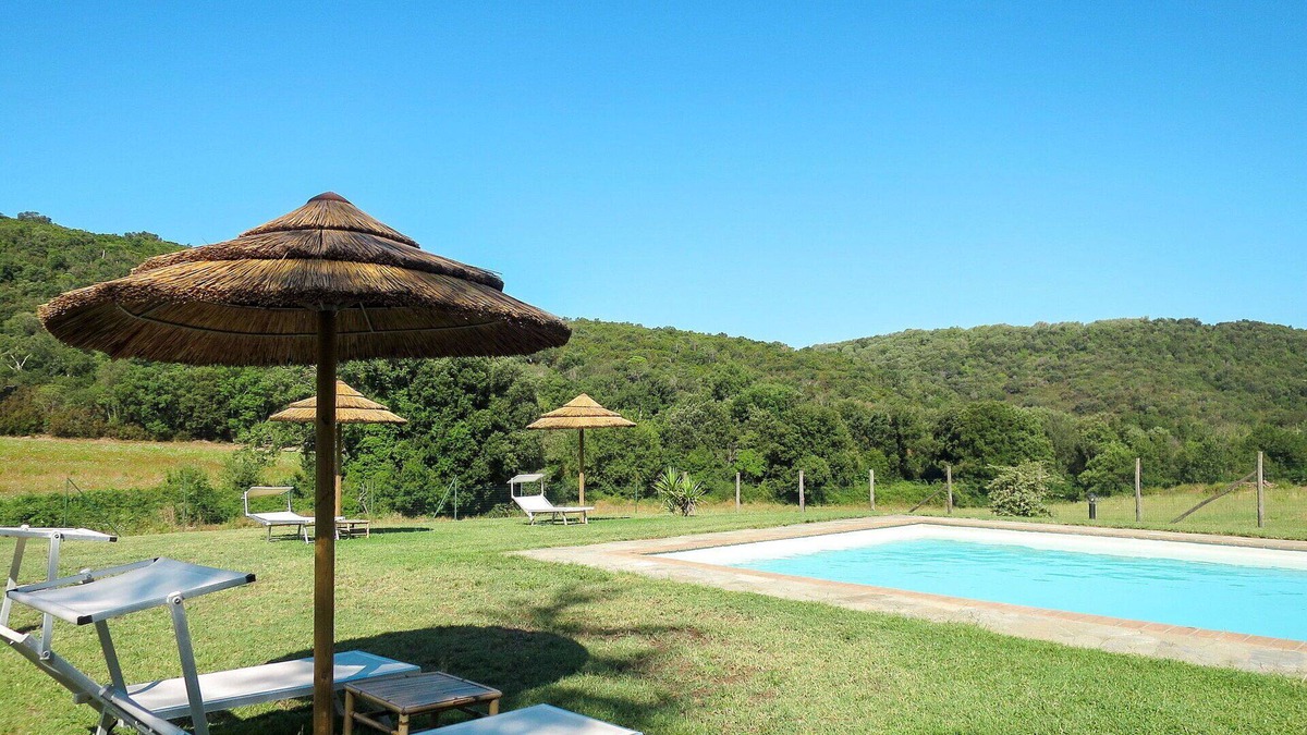 Montorsaio House | Nice apartment in villa for 2 guests with pool, WIFI, TV, patio and parking