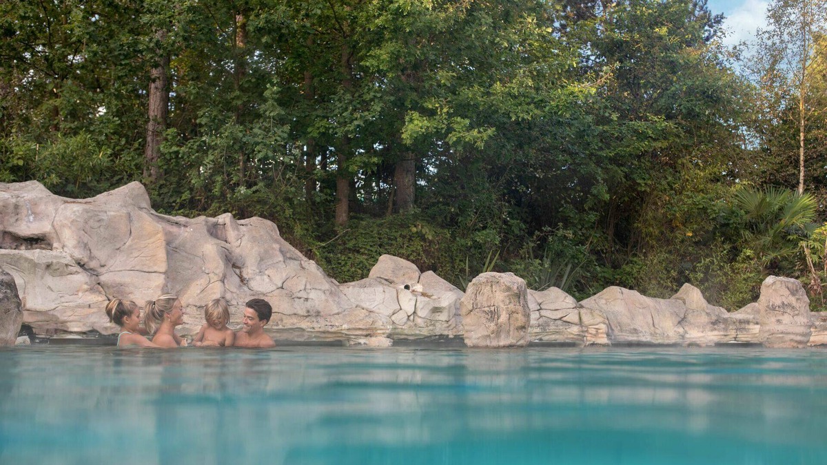 Les Barils House | Nice apartment in villa for 6 people with WIFI, pool, hot tub, TV, terrace and parking