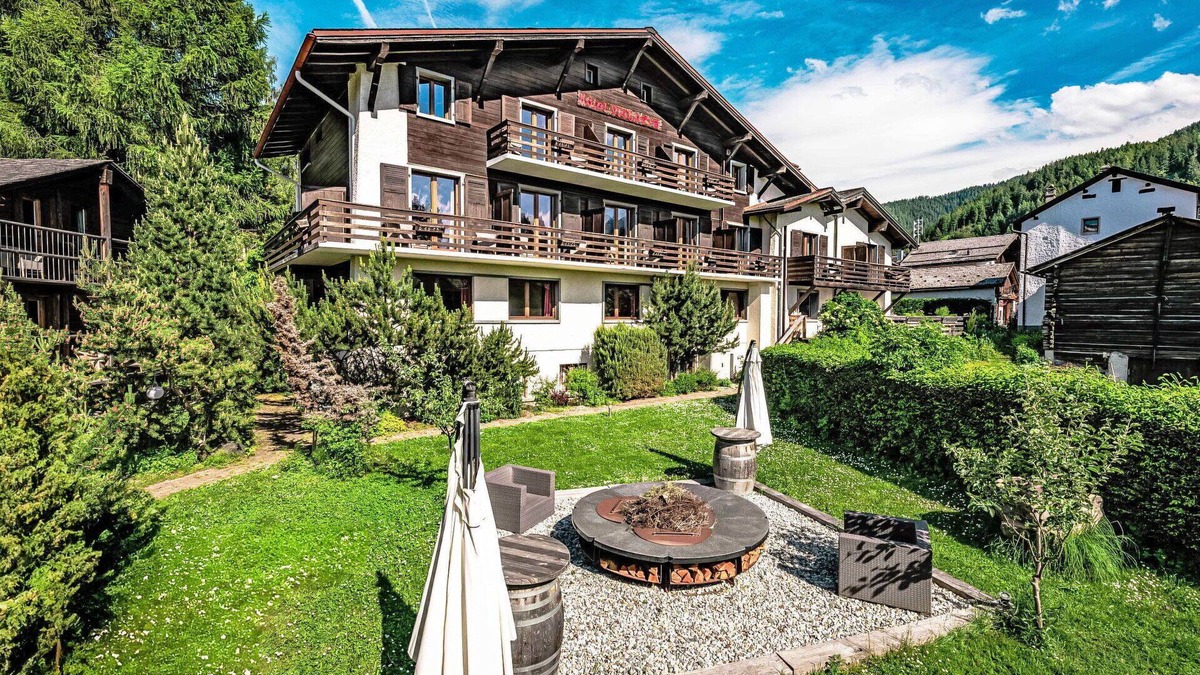 Vercorin House | Nice apartment in villa for 23 people with WIFI, hot tub, terrace and parking