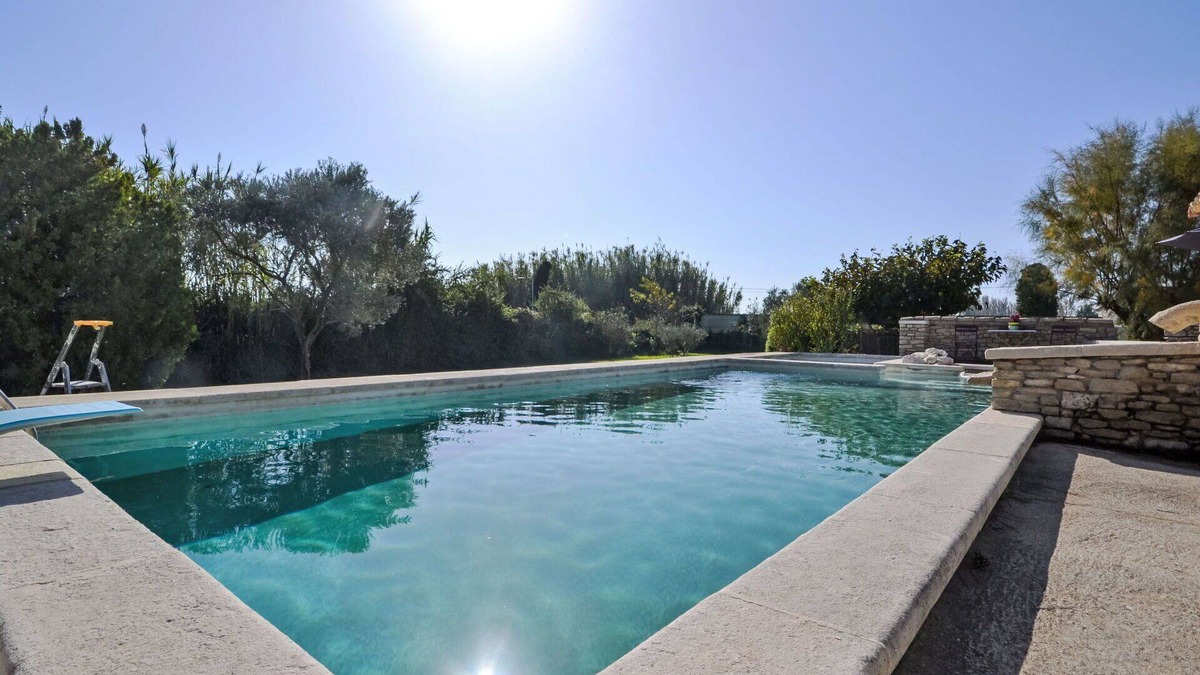 Velleron House | Nice apartment in villa for 4 people with pool, WIFI, TV and terrace