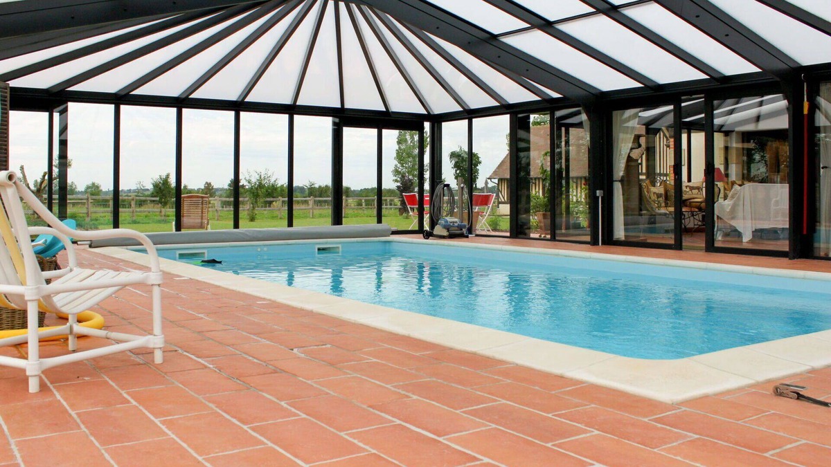 Corbon House | Nice apartment in villa for 3 guests with pool, WIFI, TV, patio, pets allowed and parking