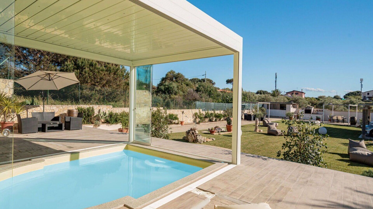 Eden Beach Villa | Nice apartment in villa for 3 people with A/C, pool, WIFI, TV, patio and parking