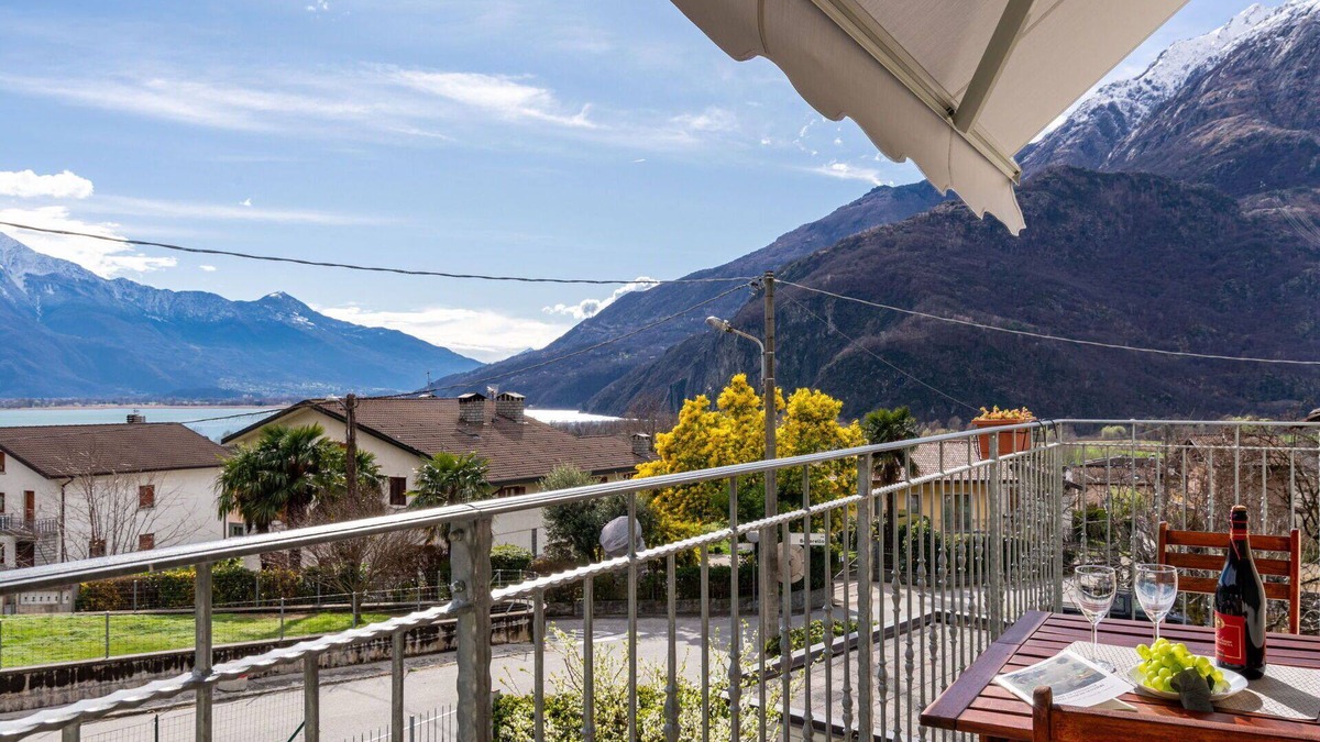 Novate Mezzola Apartment | Nice apartment for 5 people with WIFI, TV and balcony