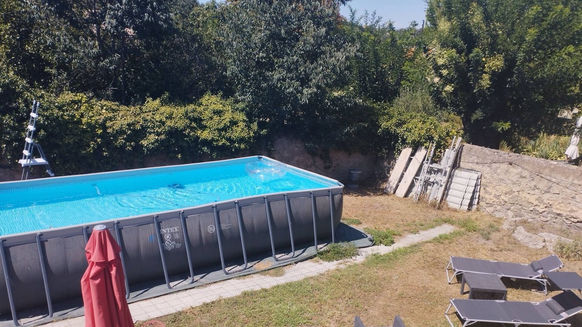 Valros Apartment | Nice apartment near Pézenas with swimming pool access