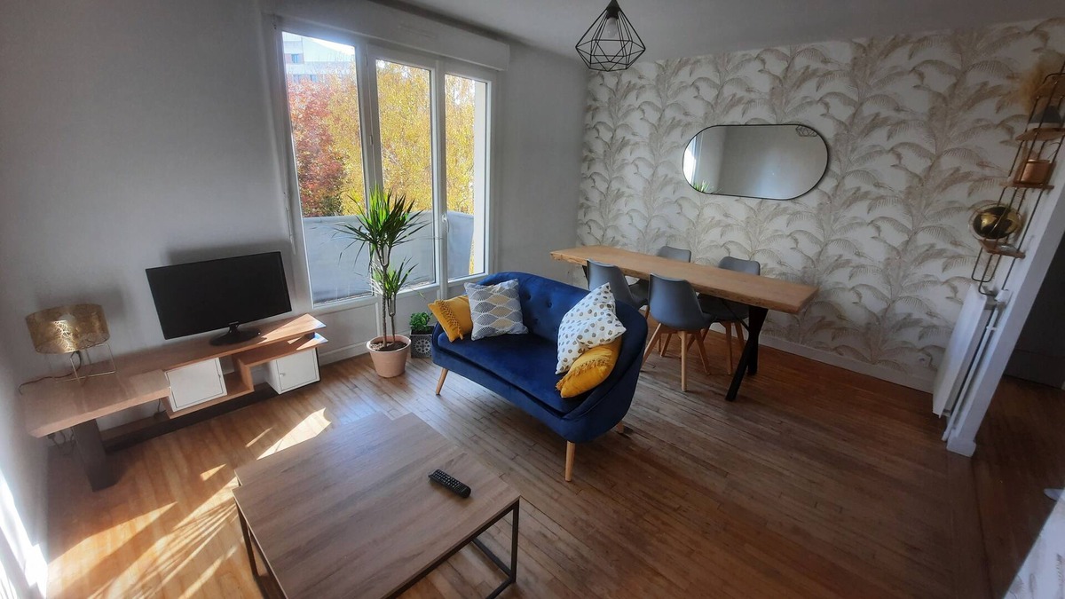 Bourg-l'Eveque Apartment | --Nice apartment near the city center--