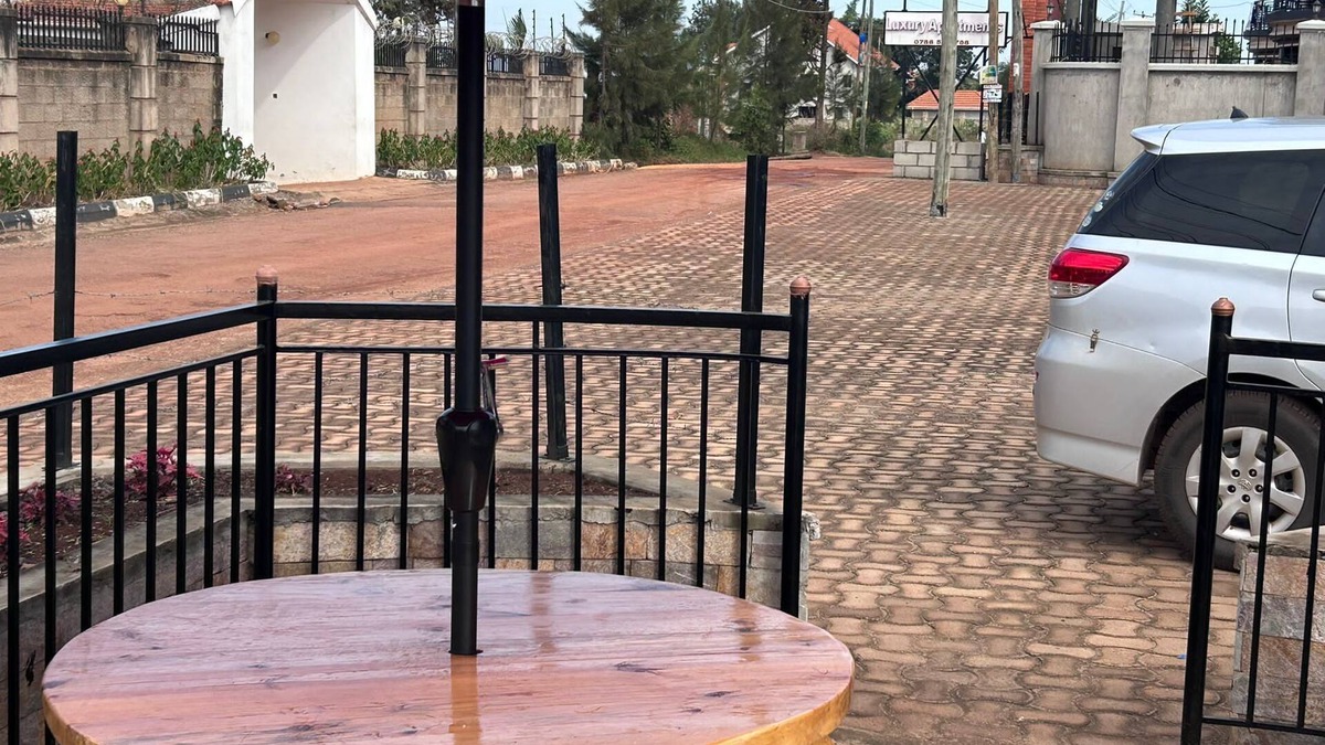 Kampala Apartment | Nice apartment with fiber optic internet 28 minutes from EBB.