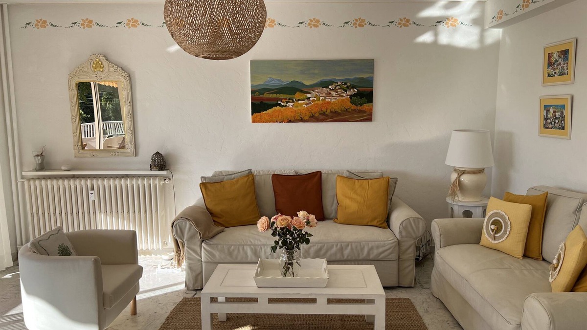 Hyeres City Centre Apartment | Nice apt on the ground floor - terrace, private garden - view "escape sea"