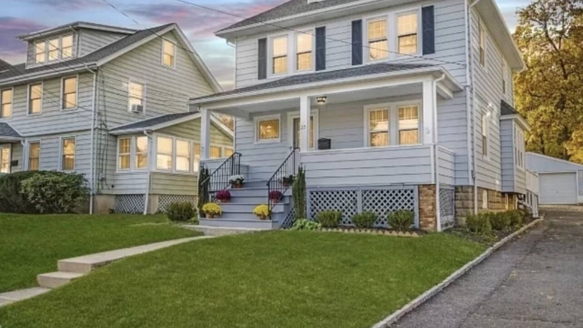 Summit Apartment | Nice bedroom in second floor one family home