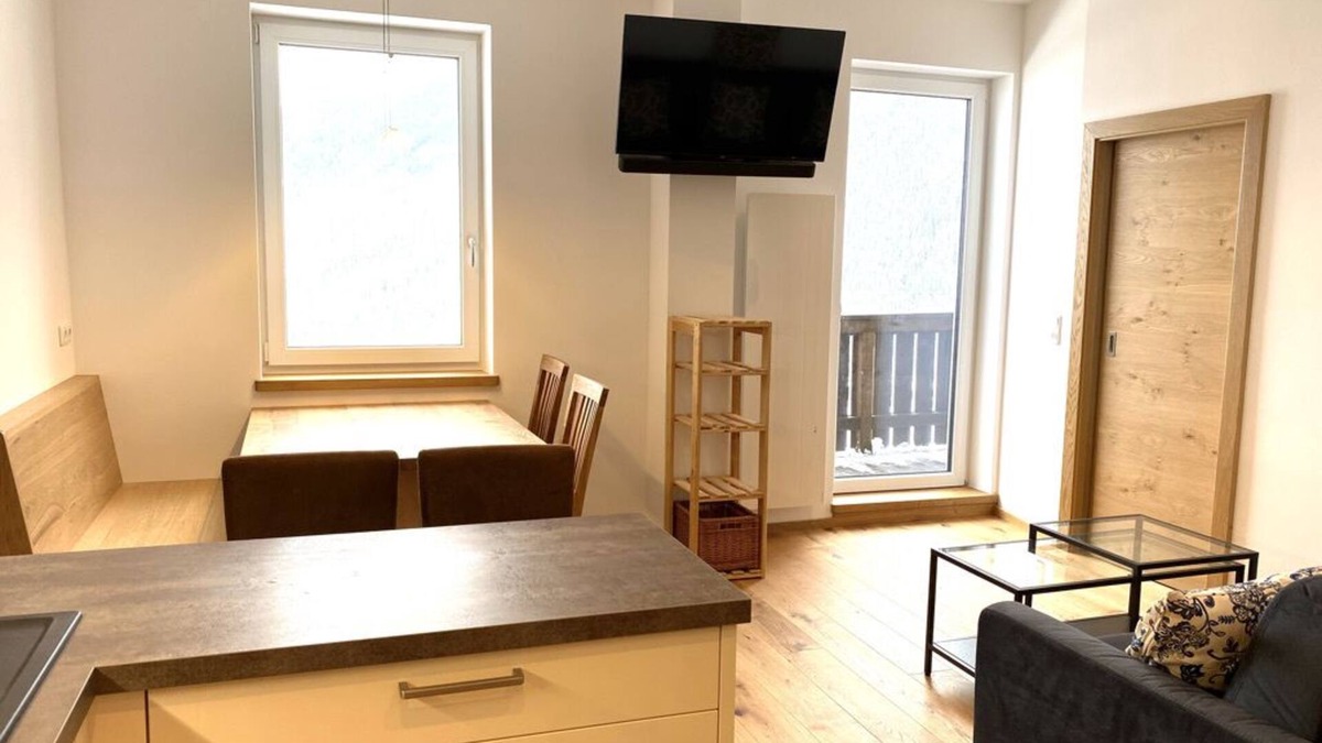 Krimml Apartment | Nice bright apartment in Krimml village, free WiFi, TV, 4 beds, fitted kitchen