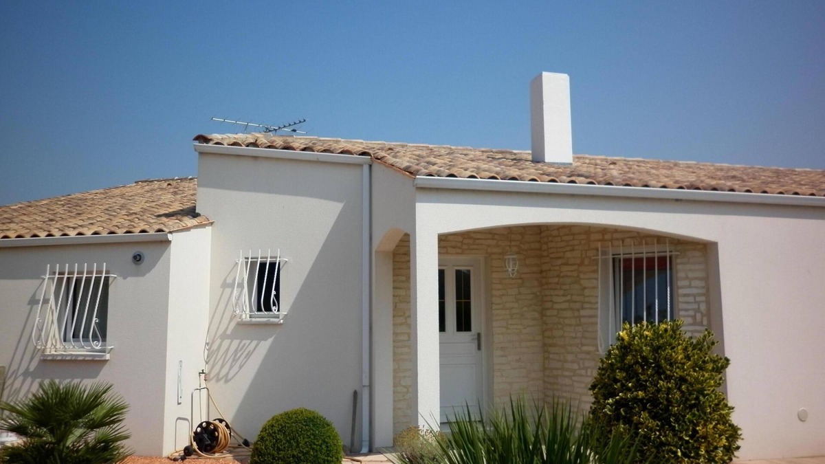 Saint Rogatien House | Nice bright house, quiet, nice garden, private parking, 4 pers max.