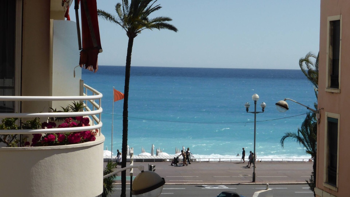 Nice City Centre Apartment | Nice Centre- Apartment with balcony and stunning sea view in the golden square.