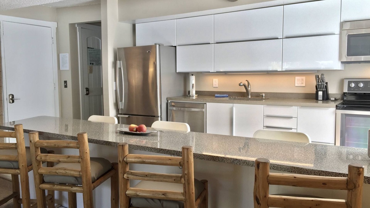 Park Forest Estates Condo | NICE CONDO! Great Location, Reviews, Hot Tub, 2 Bd, Walk or free bus to ski!