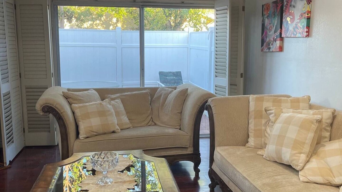 Anaheim Colony Historic District House | Nice cosy and private guest homes close to disneyland